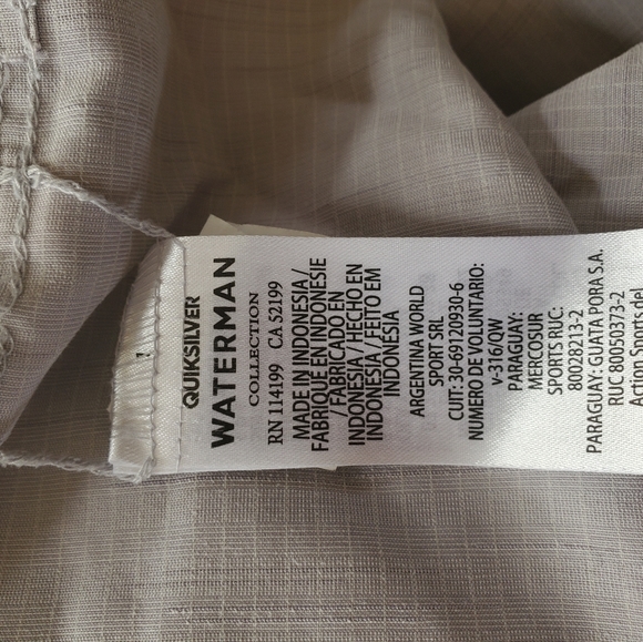 Quicksilver light gray Waterman Collection large short sleeve button down. - Picture 7 of 7